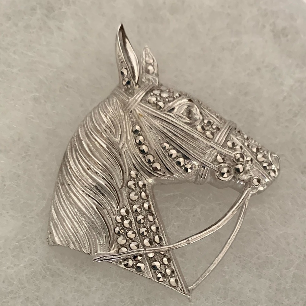 Adorable Rhinestone Horse Brooch